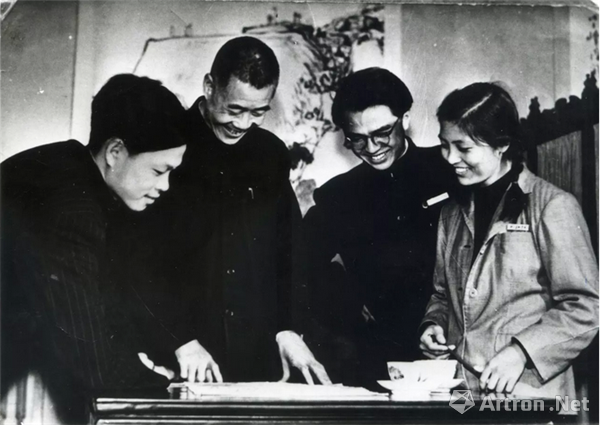 20世纪50年代潘天寿与国画系学生 摄于杭州景云村寓所