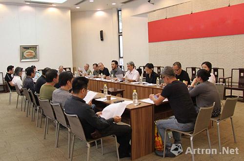 广州美术学院进行2017年研究生中期筛选作品汇看暨评定集会会议