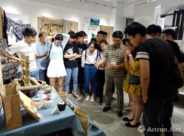 广西艺术学院建筑艺术学院会展艺术系15会展班、商展班联合举办《少数民族元