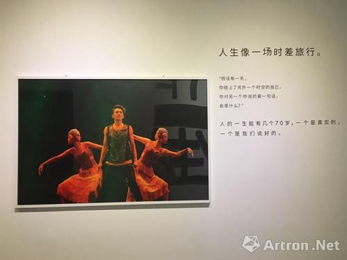 【雅昌专稿】迷妹“舔屏向” 钟汉良在上海举办了艺术展