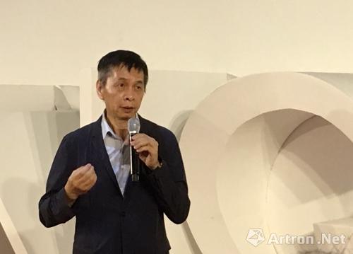 【雅昌专稿】迷妹“舔屏向” 钟汉良在上海举办了艺术展