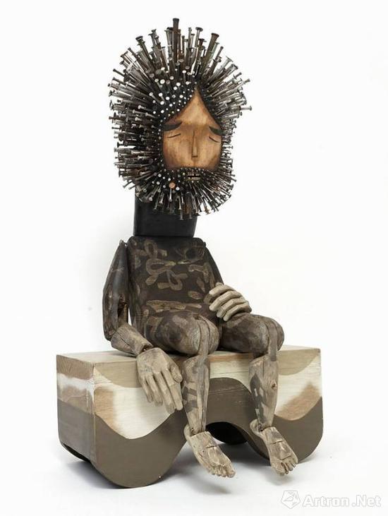 艺术家Jaime Molina创作的神秘木雕