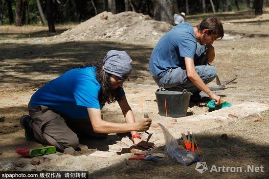 西班牙内战时期考古新发现 大量文物出土