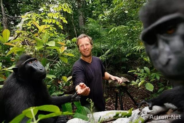 凭什么它们不能靠摄影赚钱？动物组织为猕猴发起版权诉讼