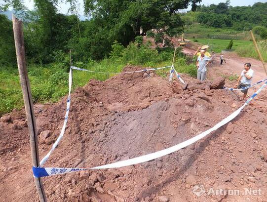 草街河家湾一工地发现古墓 精美石刻曝光