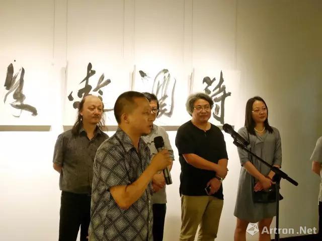 南京艺术学院美术学院党总支书记,副院长李彤教授主持开幕式