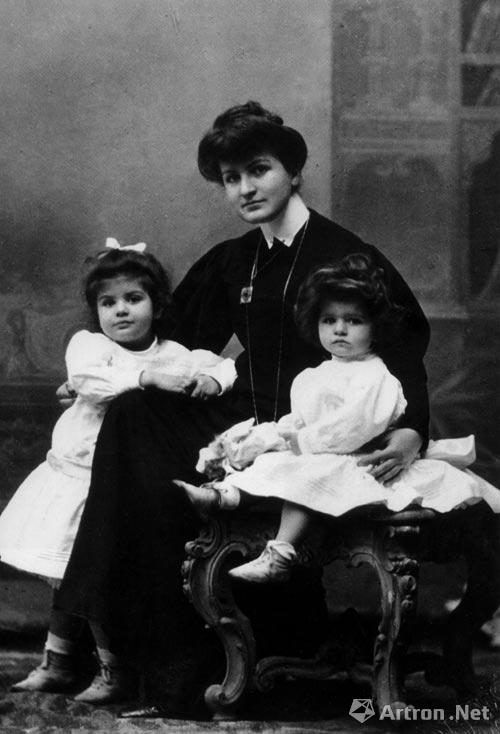 阿尔玛马勒和她与古斯塔夫马勒的两个孩子,1906