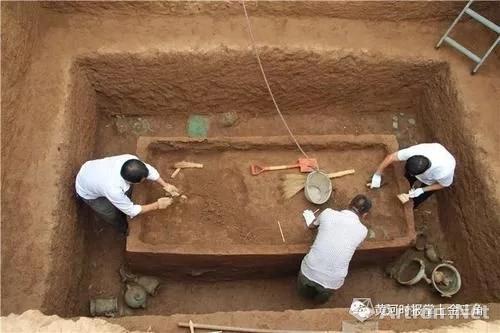 在义马市开祥化工有限公司厂区(原上石河村)发掘春秋时期土坑墓葬21座