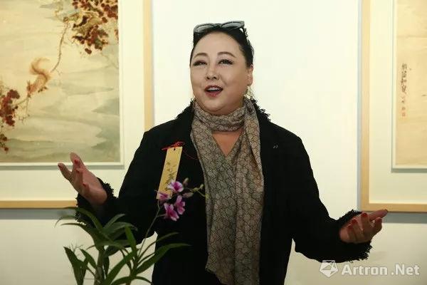 著名女高音歌唱家郑咏现场献声