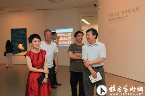 "日常之镜"罗敏绘画展呈现女性军旅画家艺术气质