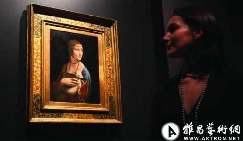 在伦敦的英国国家美术馆展出的《抱貂的女子》