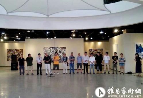 展览开幕现场谢小健作品《无题 布面油彩刘序之作品《梦中的梦 布