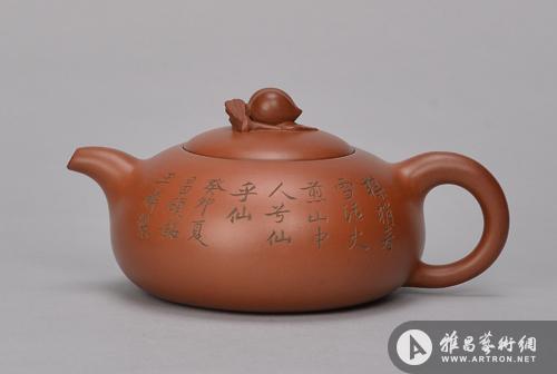 510 清 黄玉麟制吴昌硕铭桃子壶 h.8.5cm w.17.5cm