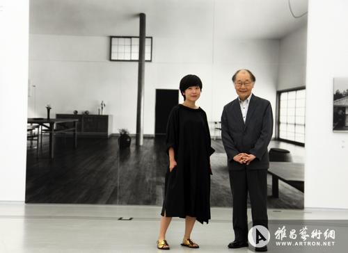 左为上海当代艺术博物馆馆长龚彦,右为日本建筑师坂本一成
