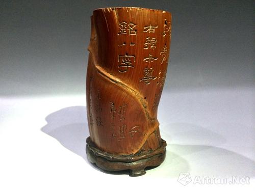 清代竹雕笔筒 高14cm (图片由商家提供)