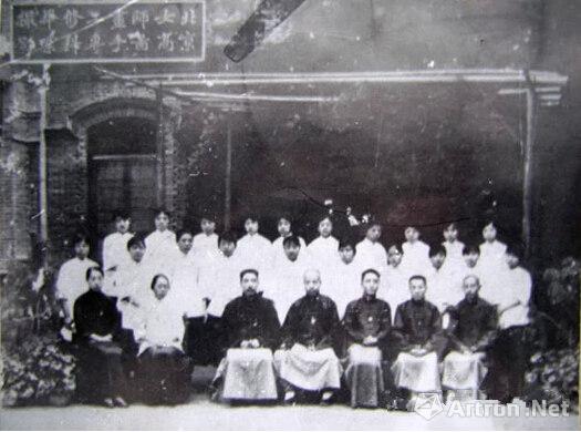 1924年秋---1928年秋任教于国立北京美术学校,北平高等师范学校