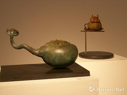 【展览现场"郁郁生灵"周巍雕塑展在华艺廊开幕