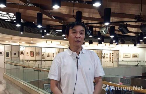 2  西安美术学院院长郭线庐向记者阐述活动目的及意义