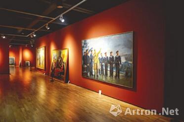 “革命文艺与主题创作”展览的布展现场。（龙美术馆供图）