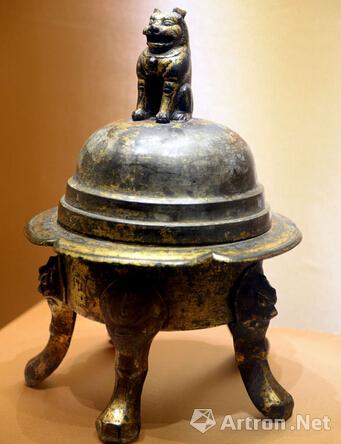 福建博物院收藏送展的铜鎏金闽王延翰狮子炉