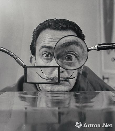 威利·里佐《放大镜后的萨尔瓦多·达利》 1949