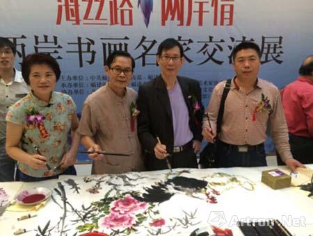 魏云飞与台湾艺术家合作…富贵吉祥图魏云飞与台湾美术馆馆长王海峰