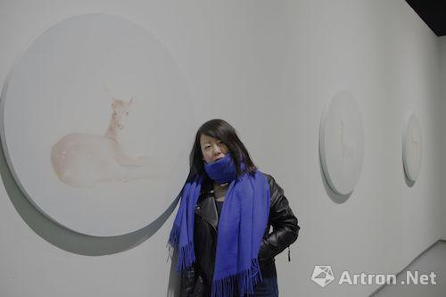 宋琨个展"阿修罗净界"在蜂巢当代艺术中心开幕,图为艺术家宋琨在其