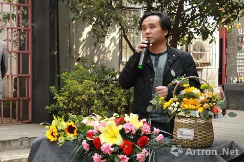 湖北美术学院副教授,湖北省工笔画学会秘书长钟鸣发表讲话