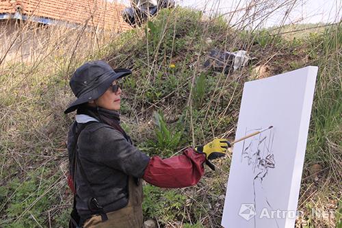 班学员的汽车辗转近四个小时终于到达了长白山脚下的八里坡写生基地