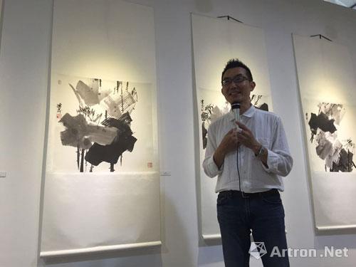 "墨名齐妙"齐伟民水墨作品展日前在台北举行