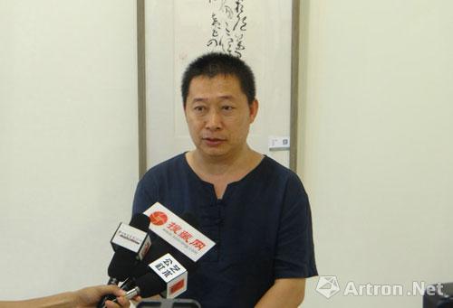 参展艺术家徐涛先生接受媒体采访