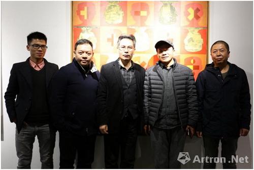 嘉宾合影:策展人雷祺发,本次展览策展人彭捷,批评家王端廷,艺术家陈劼