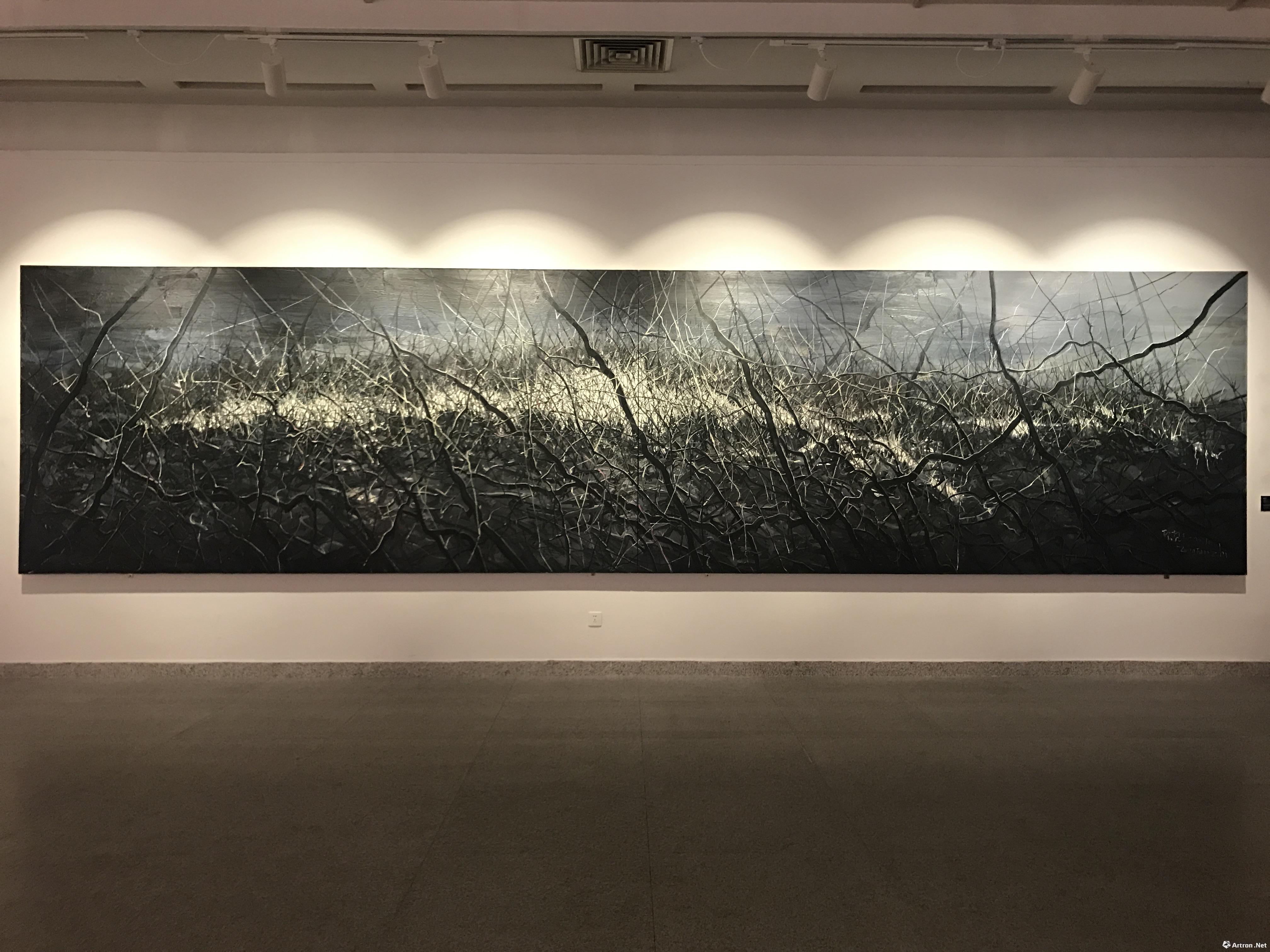 曾梵志《無題10-03-01》200cm×800cm 布面油畫 2010年