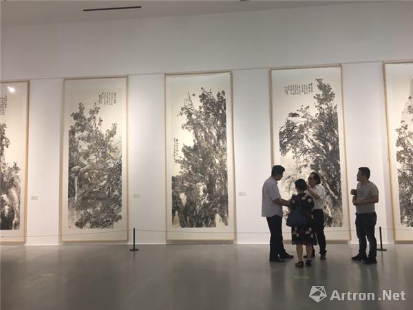 “美丽中国•和谐家园”雷甲寿中国画全国巡回展（重庆站）揭幕