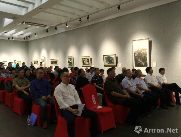 武石作品展在湖南开幕  “战地黄花”记录革命转战史