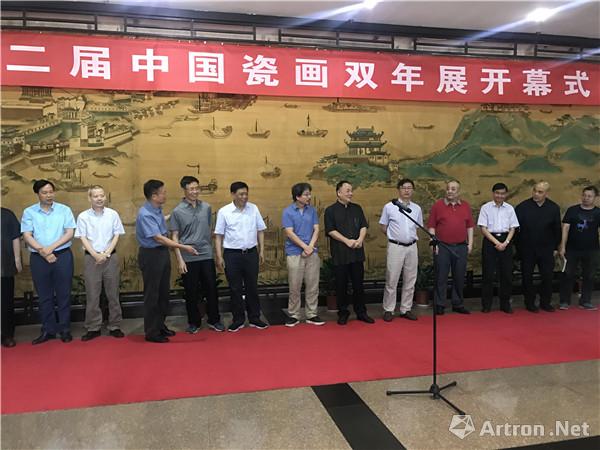 “城市非遗文化与陶瓷文化语境的碰撞”：“2017第二届中国瓷画双年展”在武汉博物馆开幕
