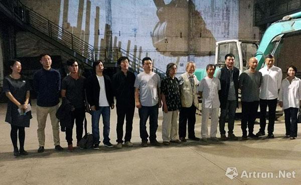 大地凝视 中国“大地艺术”代表艺术家王刚个展在798艺术区揭幕
