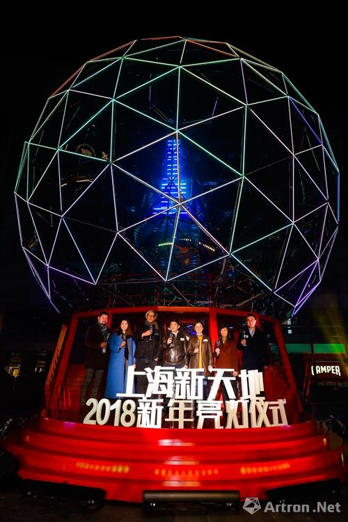 今晚 国内首棵“水晶球”圣诞树点亮上海新天地