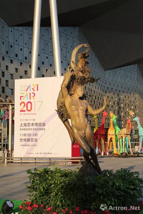 2017上海艺博会启幕 用艺术点亮这个秋夜