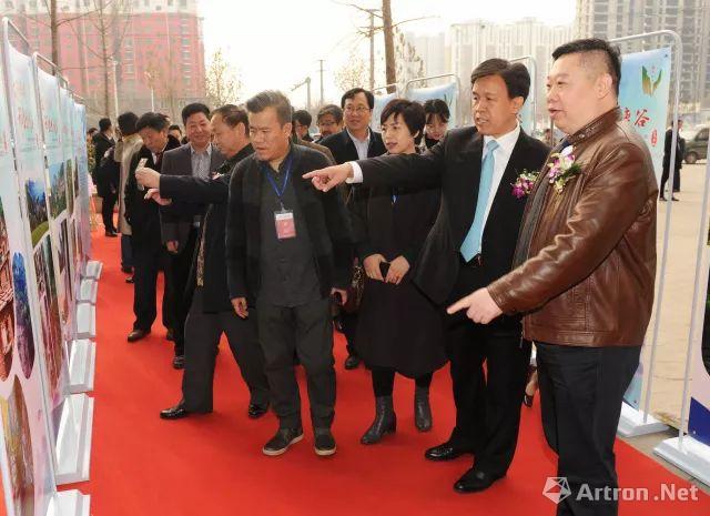 (右一)中国长城学会副会长邵雪民