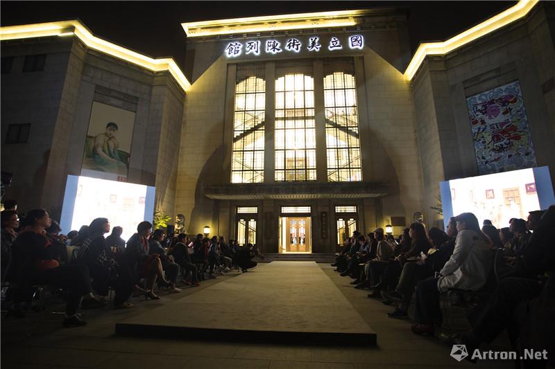 江苏省美术馆推出一场上世纪都市风情展 旗袍夜秀惊艳南京