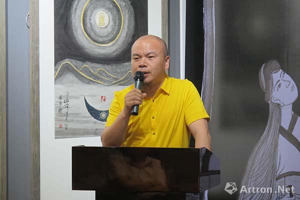 798艺术区感叹号画廊董事长张宝华在开幕式上致辞