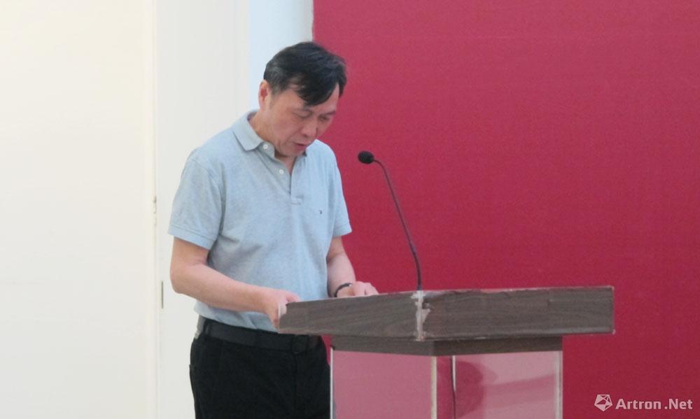 中国美术家协会水彩画艺术委员会办公室主任、中央美术学院教授王其钧主持开幕式