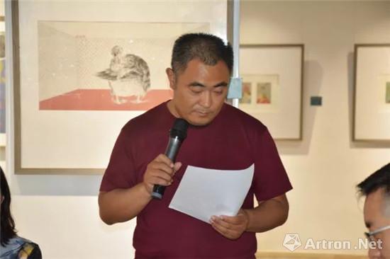 《中国书画》杂志社艺术中心主任、艺术总监尤德民介绍到场嘉宾
