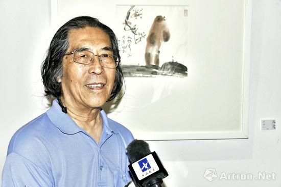 展览学术主持，参展艺术家刘曦林先生接受媒体采访