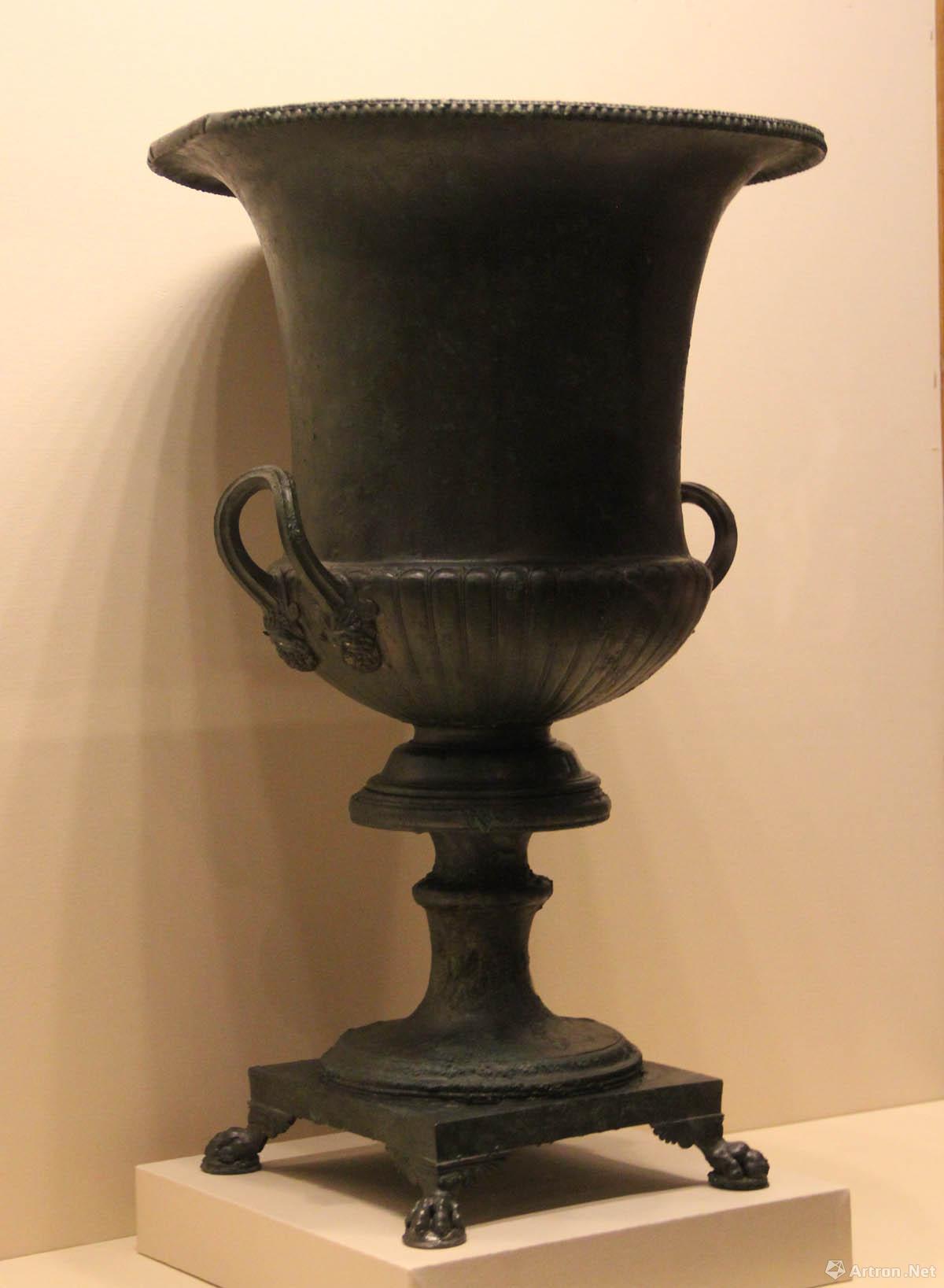 古罗马青铜容器  公元前1世纪-公元1世纪  高60.5cm  意大利那不勒斯国家考古博物馆藏
