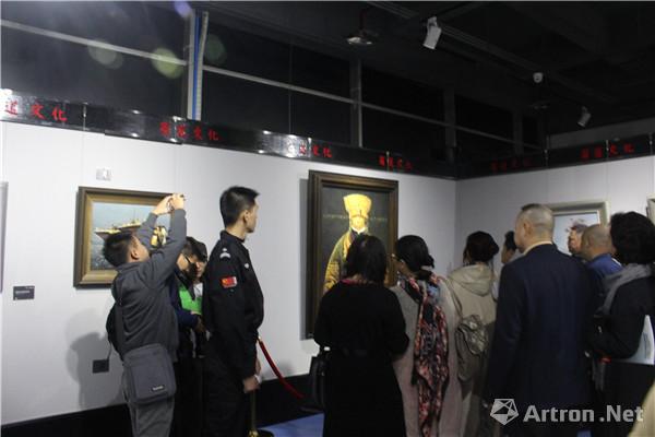 “‘畅心行走’李昂油画作品展”展览现场