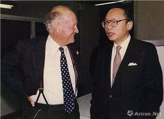 狄隆与方闻，1980年代，纽约大都会博物馆亚洲艺术部藏部门资料图片。前者于1970年出任大都会博物馆董事会主席。