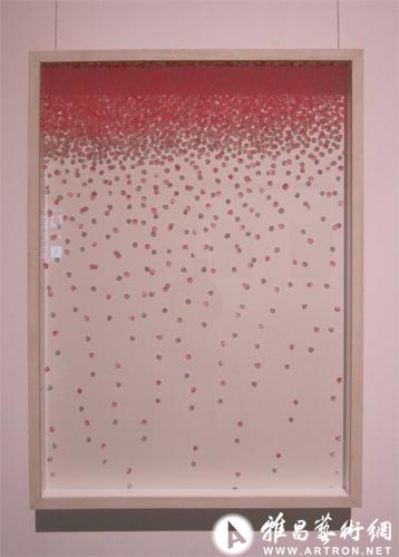 张羽《封存的指印2012.4.16 82×60cm,木材玻璃盒,指甲油 2012