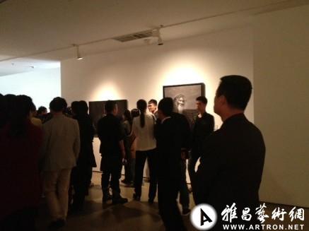 王太平在今日美术馆宣布将捐献一幅作品拍卖 捐助雅安灾区